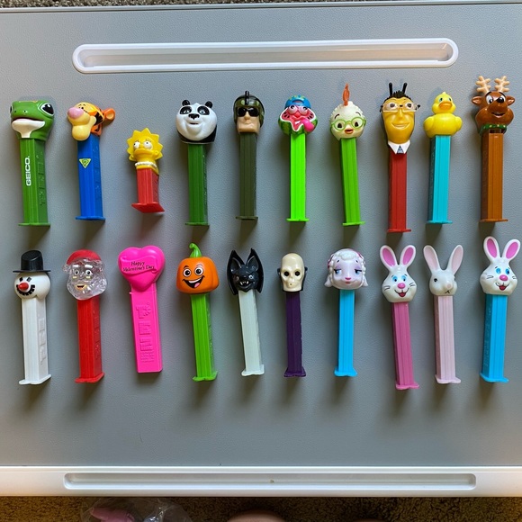 Lot of 83 Miscellaneous Pez Dispensers - Picture 3 of 5